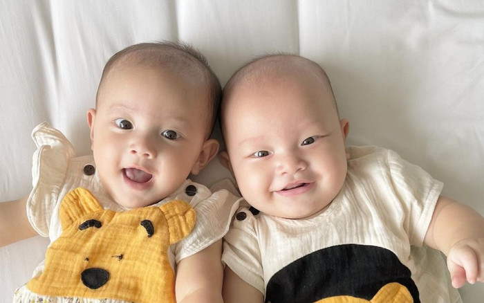 Hà Hồ 'buồn lòng' khi bị nói đăng hình con quá nhiều: 'Giờ mẹ hổng biết làm sao' Ảnh 2