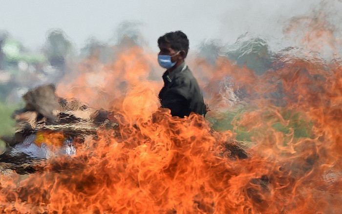 Ám ảnh những giàn hỏa thiêu không ngừng cháy ở Ấn Độ: 'Vì sao cảnh tượng này mãi chưa kết thúc' Ảnh 2