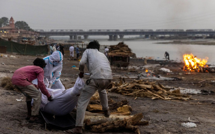 Vì sao dân Ấn Độ thả thi thể người mắc Covid-19 trôi sông? Ảnh 2