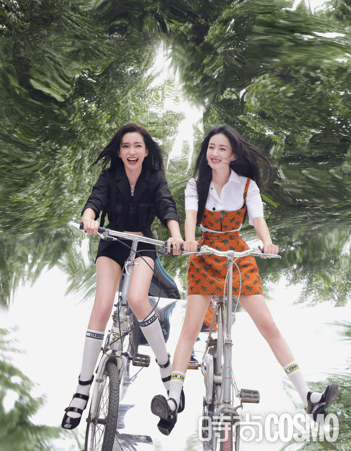 Chị chị em em Lý Băng Băng & Triệu Lệ Dĩnh nhắng nhít trong loạt ảnh mới trên ấn phẩm tạp chí Cosmo mới nhất
