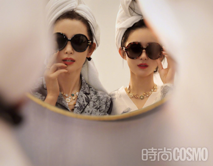 Nhìn hai mỹ nhân Cbiz khoác trên mình loạt items hàng hiệu vô cùng sang chảnh và hút mắt