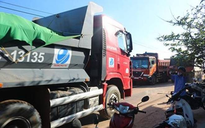 Dân chặn xe vào dự án Hamubay lấn biển vì nứt nhà Ảnh 2