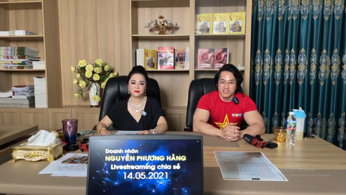 Bà Phương Hằng cùng gymer Duy Nguyễn cùng xuất hiện trong livestream tối 14/5
