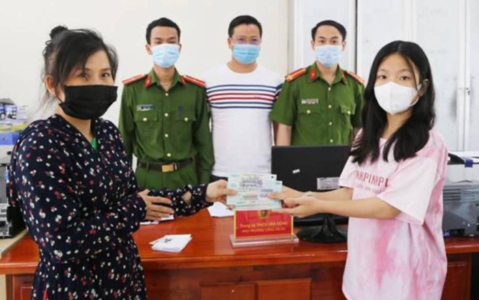 Nữ sinh lớp 7 trả lại gần 30 triệu đồng cho người bị đánh rơi Ảnh 2