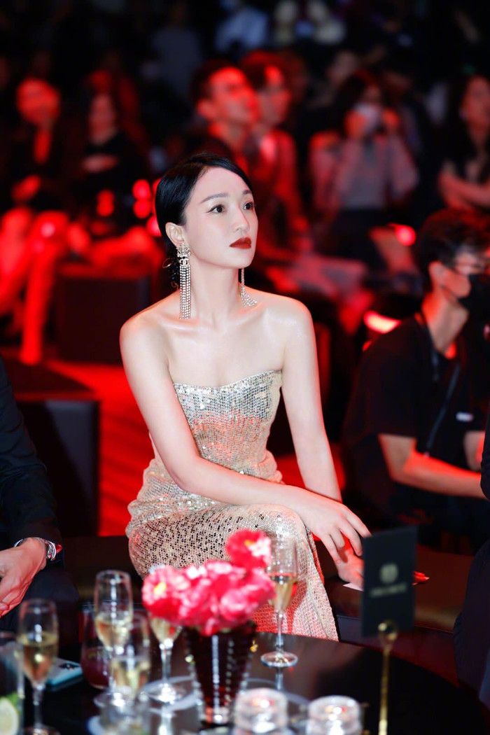 Lâu lắm rồi, khán giả mới thấy một Châu Tấn kiêu sa, đài cát lộng lẫy như vậy tại một sự kiện lớn