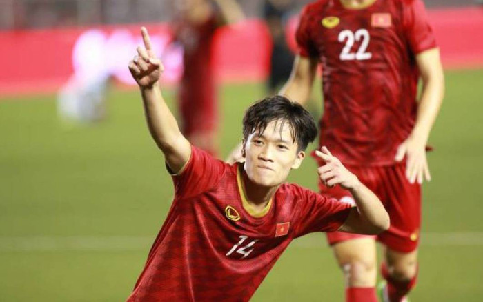 Hoàng Đức dập xương mu bàn chân sau va chạm với Minh Vương Ảnh 2