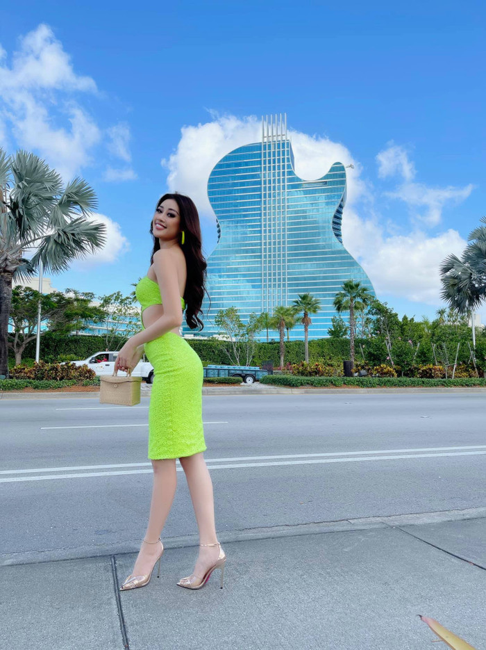 Layout hoàn hảo của Khánh Vân trong ngày chào sân địa điểm diễn ra cuộc thi Miss Universe 2020.