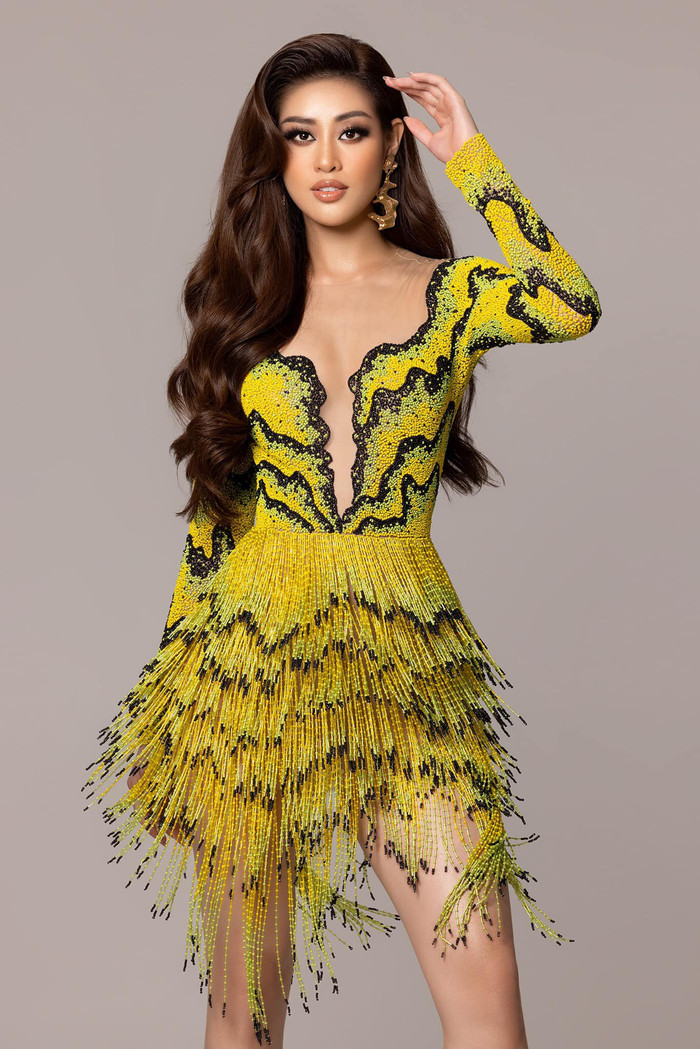 Không chỉ diện những bộ váy ấn tượng mà Khánh Vân còn ghi điểm trong mắt bạn bè quốc tế với nhiều thông điệp về văn hóa, đất nước, con người Việt Nam.