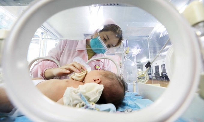 Những khoản nợ được xem là 'biện pháp tránh thai' hiệu quả nhất với giới trẻ Trung Quốc.