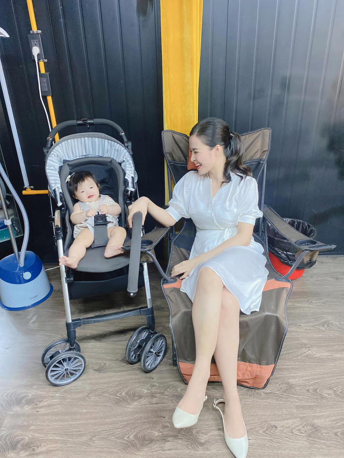 Đông Nhi tố con gái Winnie chính là 'thánh trở mặt của gia đình' Ảnh 7