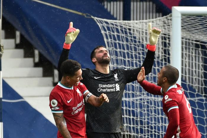 Alisson Becker ghi bàn thắng kim cương cho Liverpool: 'Chúa đã đặt tay lên đầu tôi' Ảnh 3