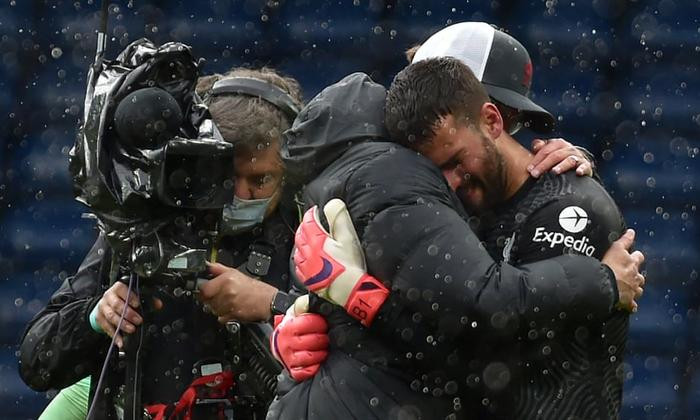 Alisson Becker ghi bàn thắng kim cương cho Liverpool: 'Chúa đã đặt tay lên đầu tôi' Ảnh 2