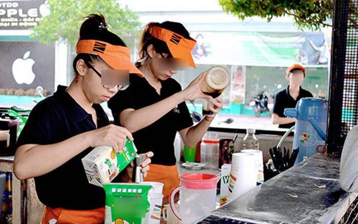 Thương bố mẹ ở quê làm ăn khó khăn vì dịch Covid- 19, nữ sinh đi bán cà phê 'dạo' lại bị bạn bè chế giễu Ảnh 2