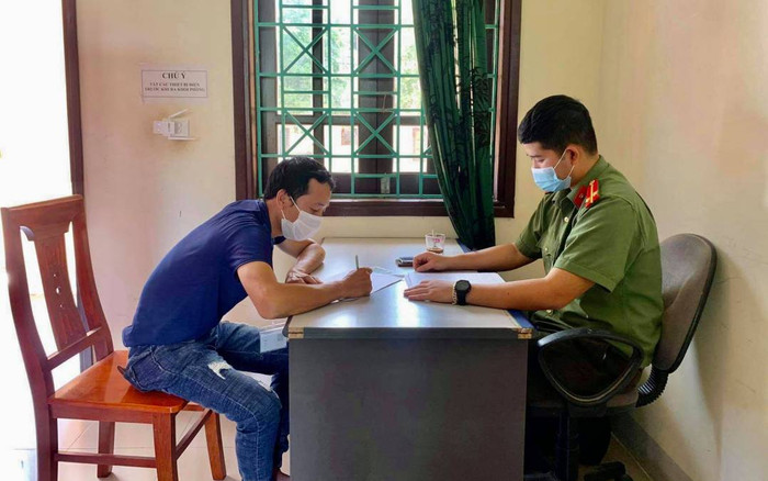 Đăng tin khoe bài thuốc 'chữa COVID-19 bằng 6 loại lá cây' nghe từ hàng xóm, nam thanh niên bị triệu tập Ảnh 2