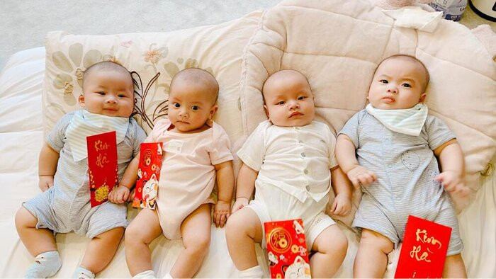 Khoảnh khắc cô bé Lisa được đặt nằm cạnh cậu nhóc Jerry trong dịp qua nhà chơi Tết hồi đầu năm từng khiến dân tình 'dậy sóng'.