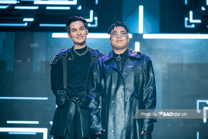 Ali Hoàng Dương cùng bạn đồng hành - producer Duck V (bên phải)