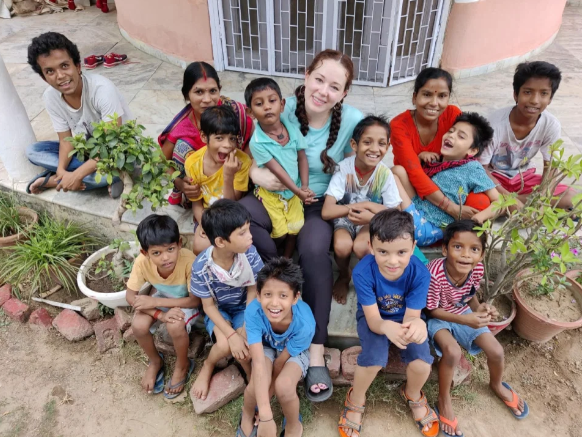 Người phụ nữ bán hết gia tài để làm mẹ nuôi của 11 đứa con ở đất nước cách xa vạn dặm vì lý do xúc động Ảnh 3