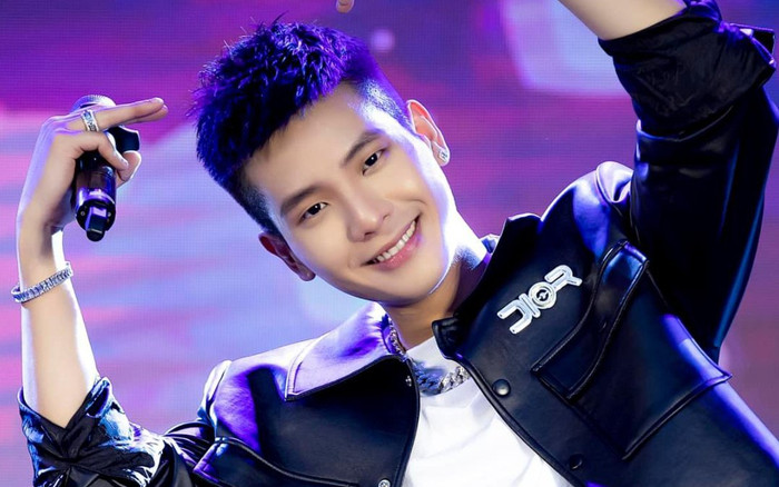 Quân A.P 'toát mồ hôi' vì lý do không ngờ tại hậu trường The Heroes Ảnh 2