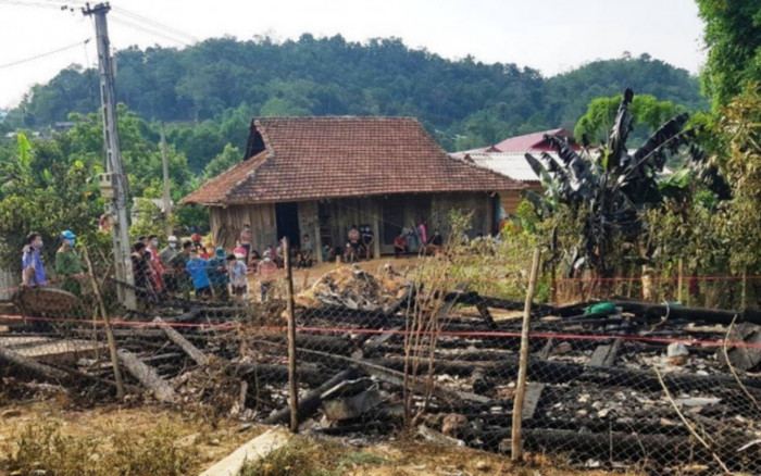 Điện Biên: Cháy lớn tại căn nhà gỗ trong đêm khiến 1 học sinh lớp 2 tử vong thương tâm Ảnh 2