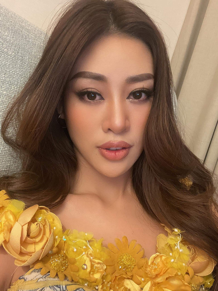 Có thể thấy, nàng hậu đã lấy lại tinh thần, sẵn sàng cho những điều thú vị sắp tới.