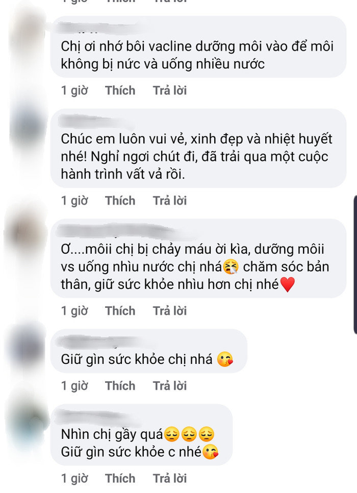 Tuy nhiên, nhiều fan nhanh chóng nhận ra đôi môi nàng Hậu bị nứt toác, chảy máu vì trang điểm liên tục và sự thay đổi của môi trường sinh hoạt