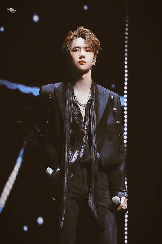 Hát ca khúc kỷ niệm cho đài Hồ Nam, Vương Nhất Bác lên thẳng hot search Ảnh 4