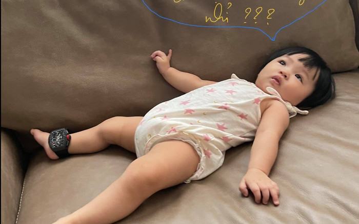 Cường Đô La khoe loạt ảnh con gái Suchin chân đeo đồng hồ tiền tỷ, nằm nhà nhưng vẫn 'chốt đơn' ầm ầm Ảnh 2
