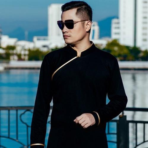 Anh được biết là con người giàu lòng nhân ái và chăm chỉ làm việc thiện.