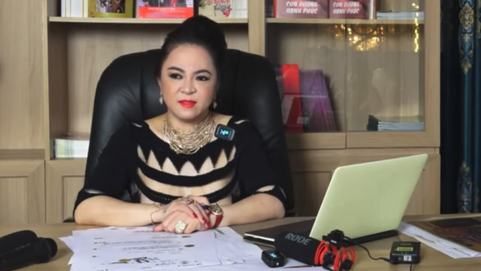 Bà Phương Hằng lôi MC Kỳ Duyên ra chỉ trích sau màn tranh cãi diễn ra vài ngày trước đó.