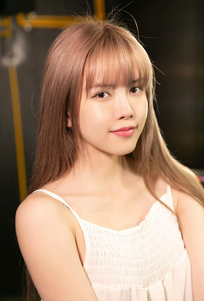 Thiều Bảo Trâm bị chê tan nát vì quá nhạt nhòa, chụp hình 'trăm tấm như một', phải khóa luôn bình luận Ảnh 3