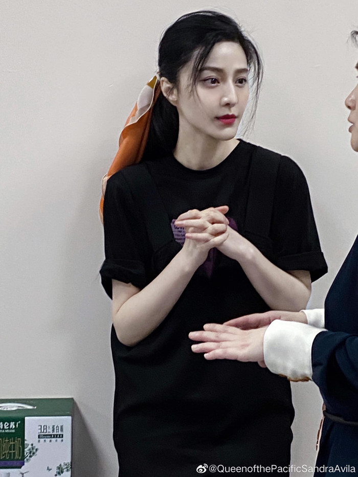 Nhan sắc thật không qua chỉnh sửa của Băng tỷ tại hoạt động từ thiện viral khắp mạng xã hội vì quá xinh đẹp.