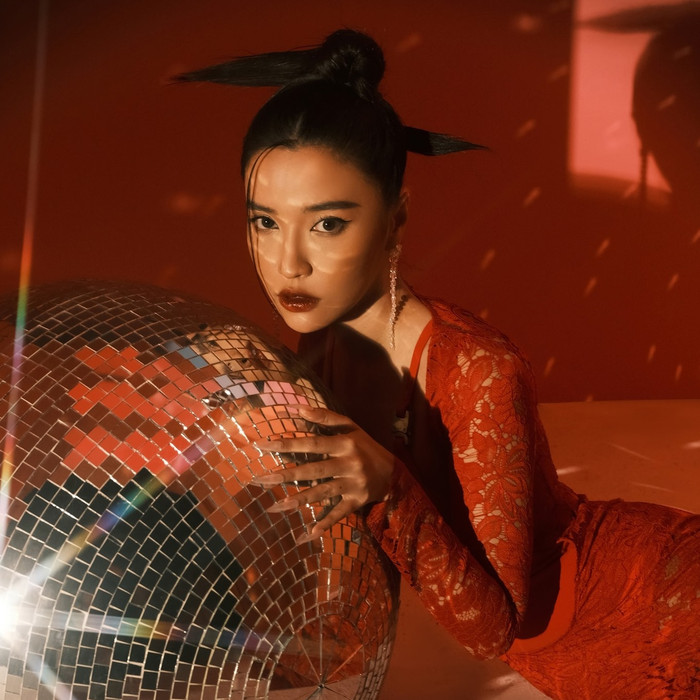 Bích Phương khẳng định chia tay xong, chỉ còn dây nịt mà thôi...