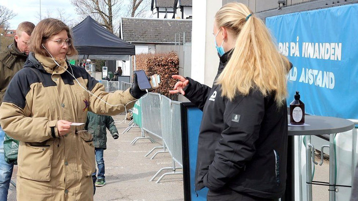 Đan Mạch đã sử dụng 'giấy thông hành COVID-19' - Ảnh: BBC