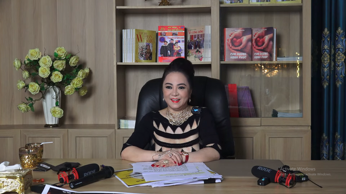 Trang Trần 'nổi đoá' vì quản lý bị bà Hằng đổ thừa trong vụ truy tìm anti-fan, Vy Oanh nhập cuộc bàn tán Ảnh 3