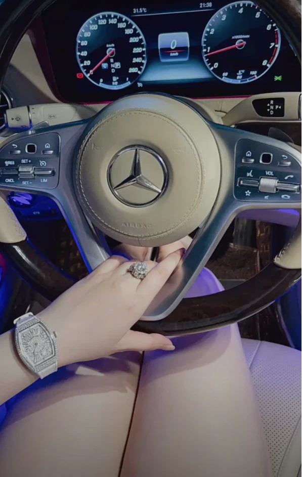 Bức ảnh check-in toàn kim cương nhận được sự quan tâm của cộng đồng mạng