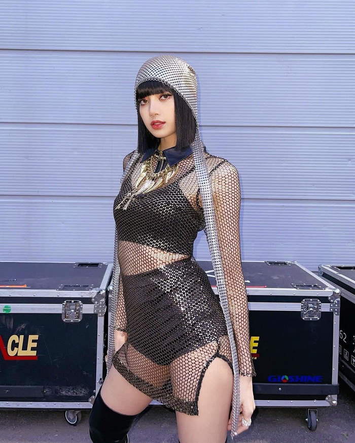 Lisa Black Pink diện áo xuyên thấu soi rọi body nóng bỏng, viral khắp mạng xã hội Ảnh 1