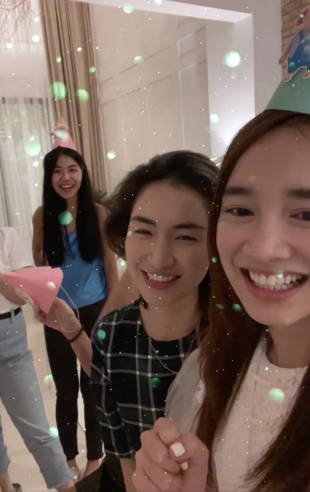 Ái Phương và Hòa Minzy đã cùng song ca một số ca khúc để chúc mừng sinh nhật Nhã Phương.