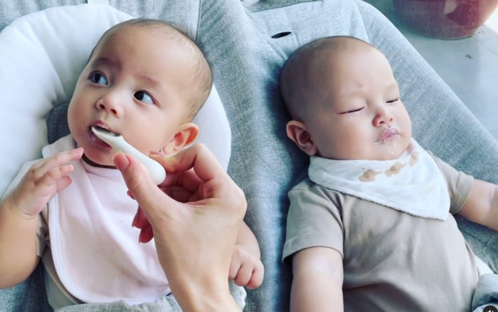 Fan thích thú khi tìm ra lí do cu cậu Leon càng ngày càng bụ bẫm hơn cả 'chị ba' Lisa Ảnh 2