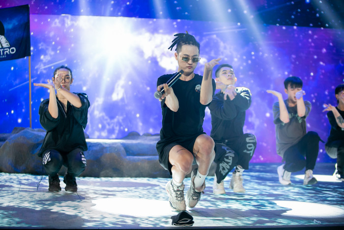 Nhưng 'vũ điệu con giun' của Thanh Duy mới khiến khán giả chú ý.