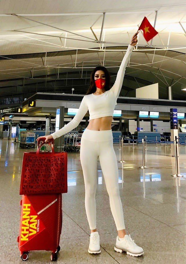 Khẩu trang hình ngôi sao tượng trưng cho quốc kỳ...