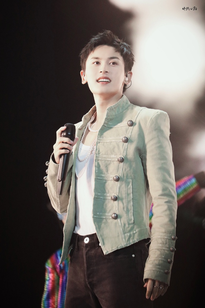 Trương Triết Hạn hát live một lèo bốn ca khúc, lập tức lên thẳng hot search Ảnh 3