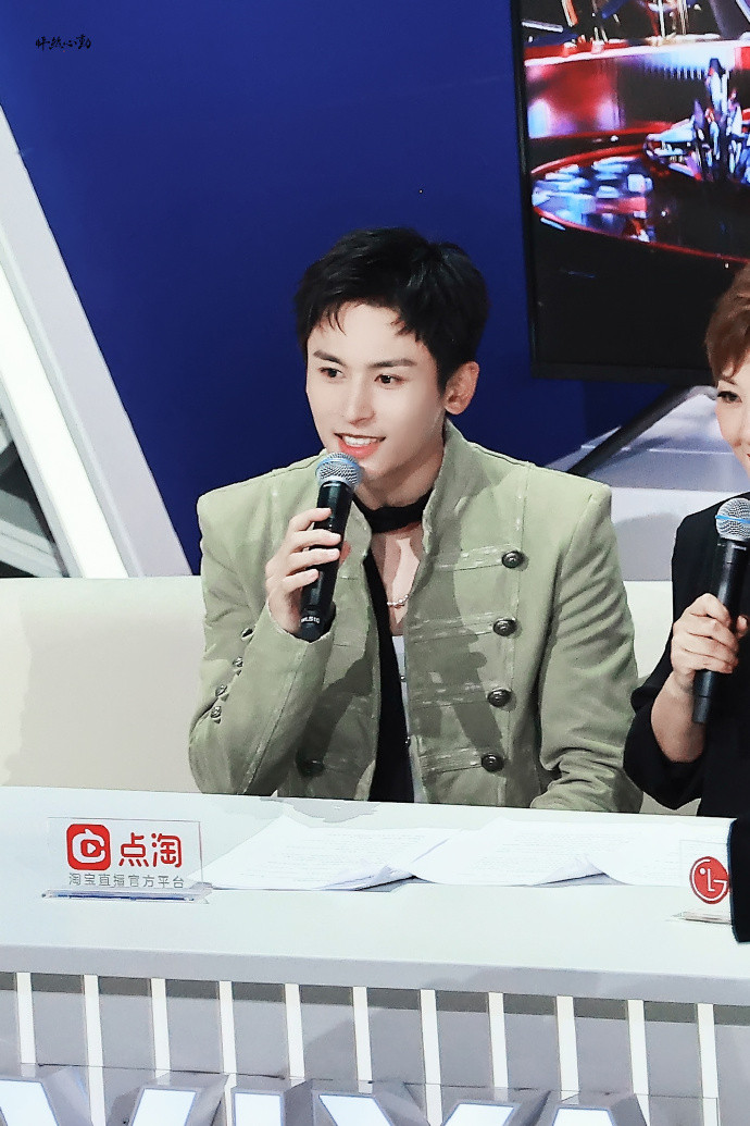 Trương Triết Hạn hát live một lèo bốn ca khúc, lập tức lên thẳng hot search Ảnh 4