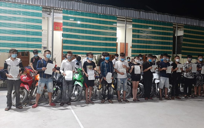 Bắt 15 'quái xế' dùng ma túy, tụ tập đua xe Ảnh 2