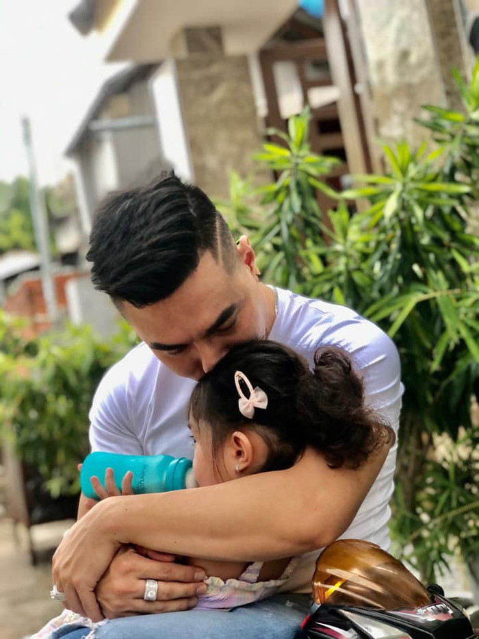 Lê Dương Bảo Lâm bị bà xã 'trách móc' vì quá mê con mà quên đi vợ Ảnh 3