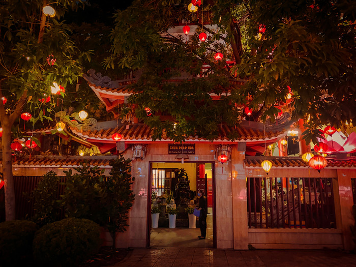 Mãn nhãn ngắm vẻ đẹp lung linh của ngôi chùa nức tiếng Sài Gòn trước Đại lễ Phật đản Ảnh 12