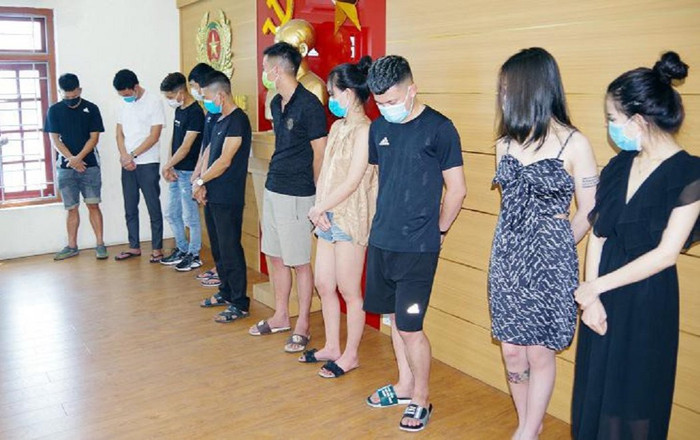 Hàng chục đối tượng sử dụng ma túy bên trong quán karaoke bất chấp dịch COVID-19 Ảnh 2