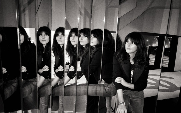 Cánh tay phải và cánh tay trái của ông hoàng Chanel- Karl Lagerfeld là ai? Ảnh 2