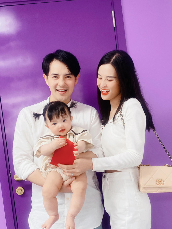 Cư dân mạng cũng không khỏi yêu thích trước khoảnh khắc vui vẻ của gia đình Đông Nhi - Ông Cao Thắng và con gái cưng.
