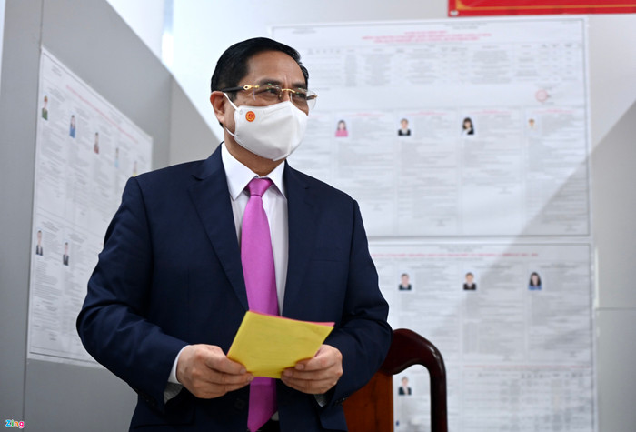 Chia sẻ với báo chí, Thủ tướng cho biết ông rất xúc động trước những gì biết và tận mắt chứng kiến sự phấn khởi của cử tri TP Cần Thơ nói riêng và Đồng bằng sông Cửu Long nói chung khi thực hiện quyền bầu cử, làm nên ngày hội toàn dân thực sự. Ảnh: Thuận Thắng.