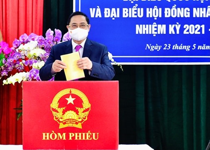 'Việc này góp phần xây dựng nền dân chủ xã hội chủ nghĩa, Nhà nước pháp quyền xã hội chủ nghĩa do dân, vì dân và của dân. Đồng thời, nó minh chứng cho kết quả rất tốt đẹp của đại hội Đảng bộ các cấp và nhất là Đại hội Đảng toàn quốc', Thủ tướng chia sẻ. Ảnh: Thuận Thắng.